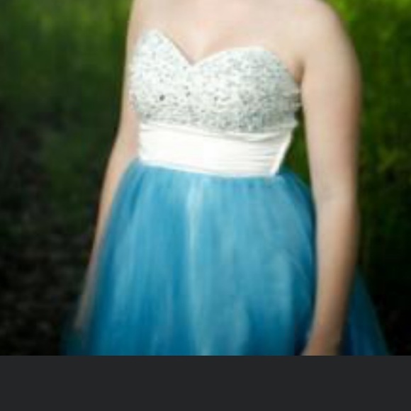 Formal dress/ Grad Dress - Picture 4 of 4